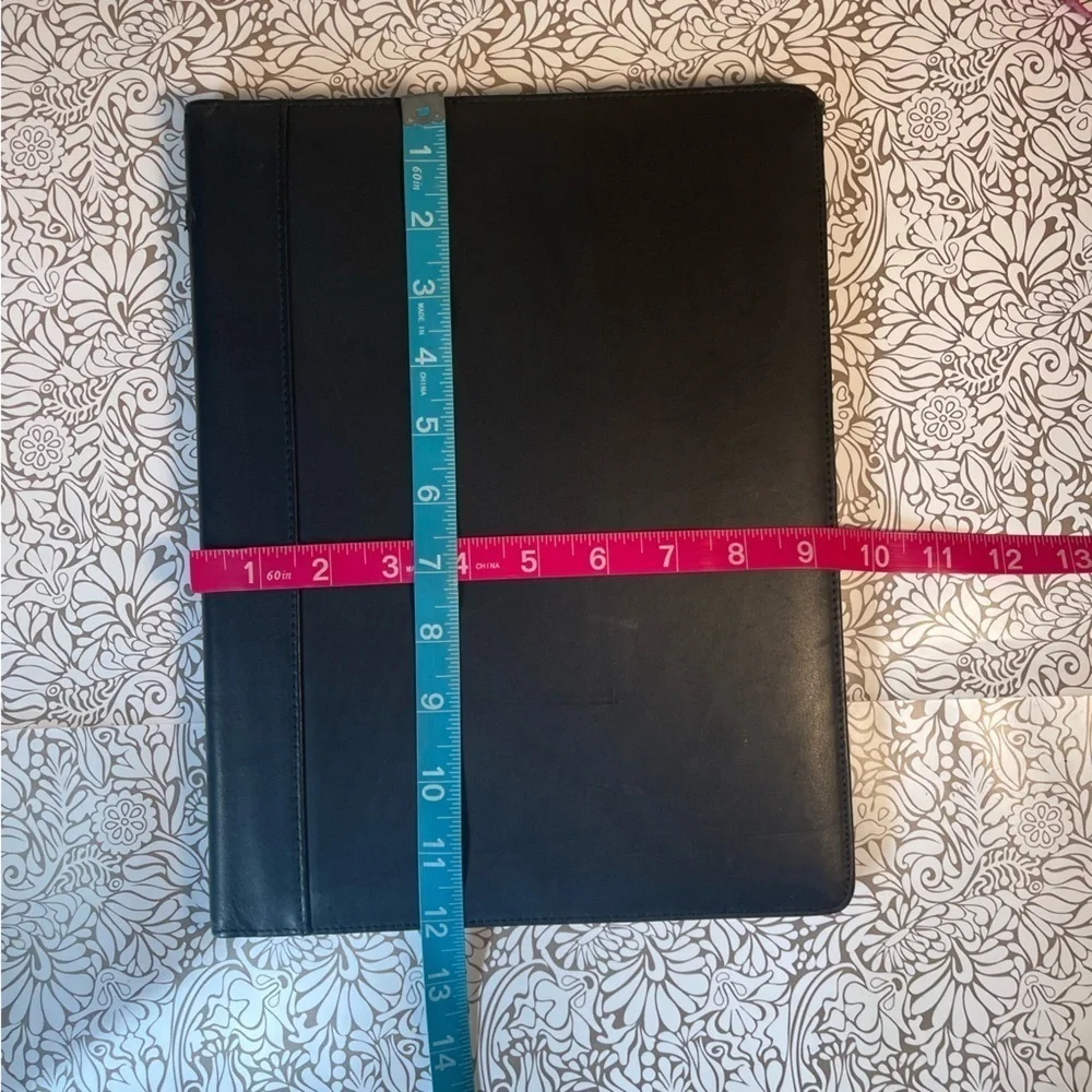 Buxton Velvet Touch Cowhide Exterior Folder
